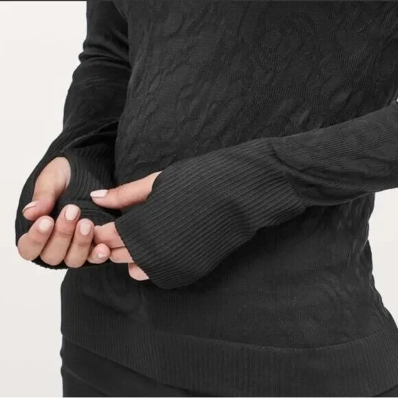 LULULEMON Women's Rest Less black long-sleeve textured pullover top - 6 ($88 RV) - Picture 3 of 14